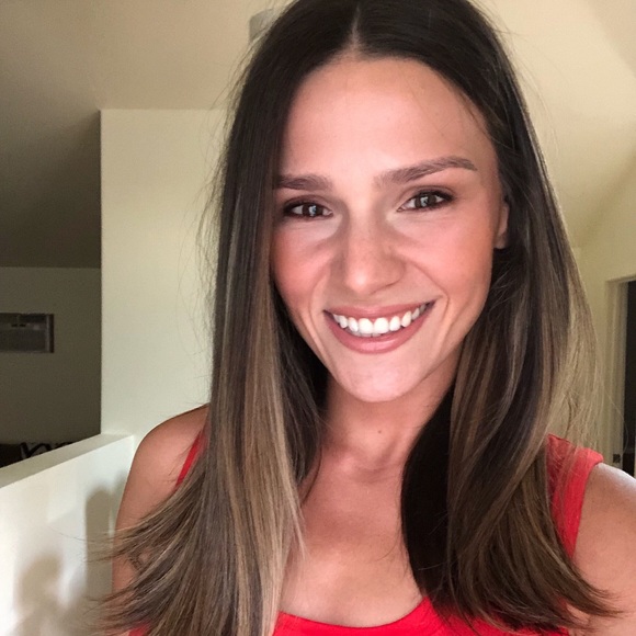 Hi everyone! I'm Gina - Picture 1 of 4